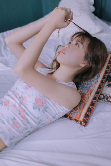 《年轻女教师》在线
